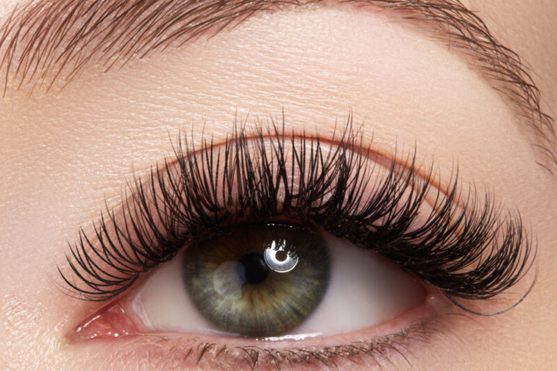 Step-by-Step Process of Getting Hybrid Lash Extensions