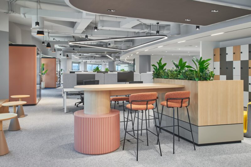 Smart Offices: How UAE Designers Are Blending Technology and Design