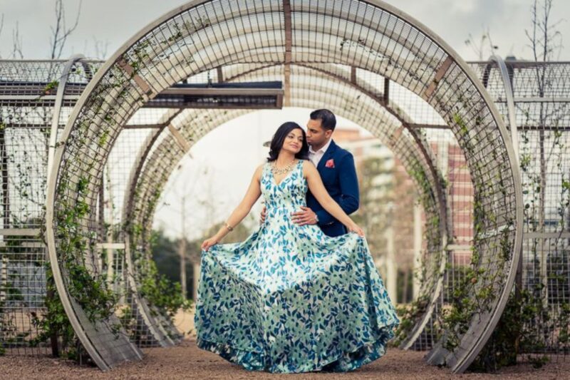Best Poses for a Perfect Engagement Photoshoot