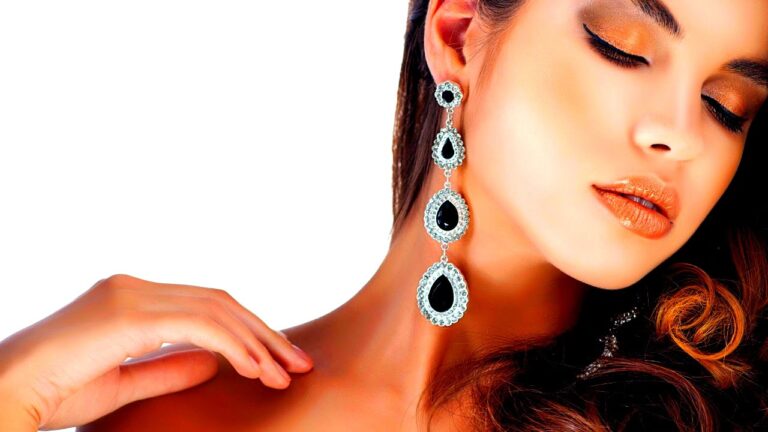 The Best Earring Shapes for Oval and Heart Faces