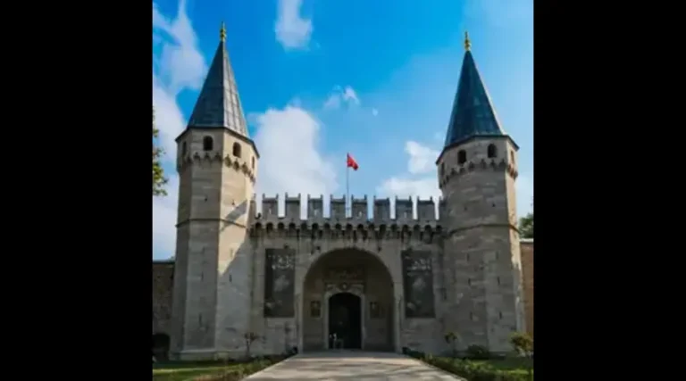 Topkapi-Palace-Gate-of-Salutation (1)
