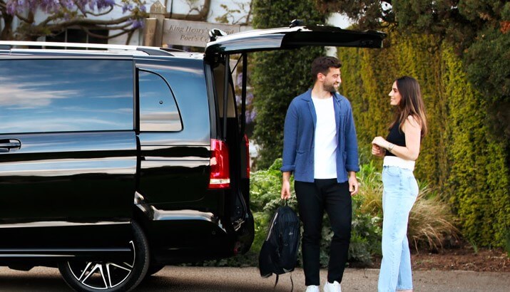 Reliable 8-Seater Taxi in Dunstable with 5 Star Cars