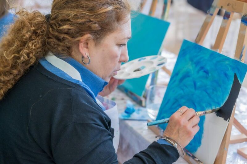 What Can You Expect from Art Classes for Adults?