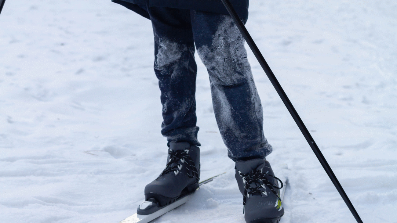 Ski pants Singapore shoppers need clear options and practical guidance. This article points to local stores, online choices, price ranges, and what features matter most for winter trips from Singapore. TL;DR: You can buy ski pants in Singapore at specialist stores, outdoor retailers, and online shops that ship to Singapore. Look for waterproof ratings, breathability, and appropriate insulation for your destination. Price tiers run from about SGD 89 for budget options to SGD 250+ for premium brands like Patagonia. Where to buy ski pants in Singapore Start with specialist snow retailers and major outdoor stores. Local options include The Ride Side (physical store at 10A Exeter Road) which stocks Burton, 686 and other snow pant brands and ships to Singapore — check their Snow Pants collection (provided landing page link). Big outdoor chains and sports stores also carry ski pants. Decathlon and large-brand outlets often have seasonal stock. Department stores and pop-up winter markets list ski and snowboard apparel during winter sales. Examples and tips Visit a specialist if you want a hands-on fit. *The Ride Side* shows live inventory and weekend opening hours, useful if you need quick pickup before a trip. What to look for in ski pants Focus first on waterproofing, breathability, and fit. Ski pants are typically rated by a waterproof membrane like Gore-Tex; a one-line definition: waterproof rating measures water column height in millimetres. Insulation level depends on the climate of your destination. Lightweight or shell pants work well for Japan’s variable weather, while insulated pants suit cold Alpine resorts. Quick checklist: Waterproof rating (10,000 mm+ recommended) Breathability (measured in g/m² per 24h) Sealed seams and quality zippers Vents, adjustable waist, and reinforced cuffs Price ranges and where to find deals Expect budget options from SGD 89 and mid-range choices around SGD 150–250. Premium brands often cost SGD 250 and up. Seasonal sales in 2025 show discounts from 25% to 50% at many sellers. Look at end-of-season sales, outlet stores, and local clearance events for the best prices. Online marketplaces sometimes offer competitive rates but check shipping and return policies. Patagonia and brand comparison Patagonia is known for durable fabrics and environmental policies. If you want a concise definition: Patagonia designs technical ski pants with sustainability-focused materials and reliable weather protection. Compare Patagonia to Burton, Helly Hansen, and The North Face on features. *Patagonia often scores higher on sustainability; other brands may lead on technical features or price.* For official product tech, consult Patagonia’s site and Gore-Tex for fabric specifics (high-authority links). Online shopping and shipping to Singapore You can order ski pants online from global retailers and have them shipped to Singapore. Many stores offer standard local delivery (3–5 days) or express options; free shipping often starts at SGD 100. Confirm return windows and duty fees for international sellers. Use local retailers that stock international brands to simplify returns and exchanges. How to size and care for ski pants Fit matters more than fashion. A short definition: proper fit allows layering and unrestricted movement while keeping snow out. Try pants with base layers to check mobility. Follow care labels: wash with technical wash products and avoid fabric softeners to keep waterproof membranes working. Store dry to prevent mildew. Retailer directory (Singapore highlights) The Ride Side — Snow pants collection, 10A Exeter Road; weekend opening hours; ships to Singapore (provided landing page link). Decathlon Singapore — Budget options and family sizes. Specialist stores — Livactiv carries specific insulated models and local shipping perks. Local resale and outlet shops — Good for seasonal discounts. Summary: Singapore shoppers have multiple paths to buy ski pants, from local specialists to international online stores. Prioritise waterproofing, fit, and the right insulation for your destination. For live inventory and a broad brand mix, check The Ride Side’s snow pants collection. Learn more FAQ Where can I buy ski pants in Singapore? Buy at specialist snow retailers, outdoor chains, or online shops that ship to Singapore; local options include The Ride Side and Decathlon. Does Patagonia sell ski pants in Singapore? Patagonia products appear through regional distributors and some local retailers; check Patagonia’s website or local stores for availability. Are Gore-Tex ski pants worth it? Gore-Tex offers high waterproofing and breathability and is worth the price for frequent skiers or wet conditions. How much should I expect to pay? Budget ski pants start near SGD 89; mid-range sits around SGD 150–250; premium pants exceed SGD 250 depending on brand and tech. Ski Pants Singapore.