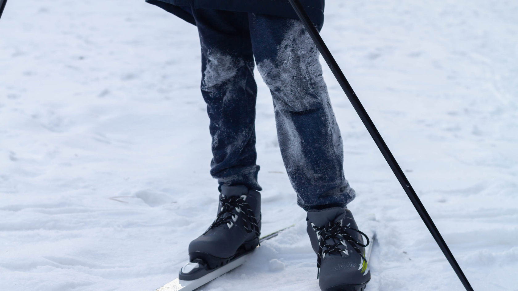 Ski pants Singapore shoppers need clear options and practical guidance. This article points to local stores, online choices, price ranges, and what features matter most for winter trips from Singapore. TL;DR: You can buy ski pants in Singapore at specialist stores, outdoor retailers, and online shops that ship to Singapore. Look for waterproof ratings, breathability, and appropriate insulation for your destination. Price tiers run from about SGD 89 for budget options to SGD 250+ for premium brands like Patagonia. Where to buy ski pants in Singapore Start with specialist snow retailers and major outdoor stores. Local options include The Ride Side (physical store at 10A Exeter Road) which stocks Burton, 686 and other snow pant brands and ships to Singapore — check their Snow Pants collection (provided landing page link). Big outdoor chains and sports stores also carry ski pants. Decathlon and large-brand outlets often have seasonal stock. Department stores and pop-up winter markets list ski and snowboard apparel during winter sales. Examples and tips Visit a specialist if you want a hands-on fit. *The Ride Side* shows live inventory and weekend opening hours, useful if you need quick pickup before a trip. What to look for in ski pants Focus first on waterproofing, breathability, and fit. Ski pants are typically rated by a waterproof membrane like Gore-Tex; a one-line definition: waterproof rating measures water column height in millimetres. Insulation level depends on the climate of your destination. Lightweight or shell pants work well for Japan’s variable weather, while insulated pants suit cold Alpine resorts. Quick checklist: Waterproof rating (10,000 mm+ recommended) Breathability (measured in g/m² per 24h) Sealed seams and quality zippers Vents, adjustable waist, and reinforced cuffs Price ranges and where to find deals Expect budget options from SGD 89 and mid-range choices around SGD 150–250. Premium brands often cost SGD 250 and up. Seasonal sales in 2025 show discounts from 25% to 50% at many sellers. Look at end-of-season sales, outlet stores, and local clearance events for the best prices. Online marketplaces sometimes offer competitive rates but check shipping and return policies. Patagonia and brand comparison Patagonia is known for durable fabrics and environmental policies. If you want a concise definition: Patagonia designs technical ski pants with sustainability-focused materials and reliable weather protection. Compare Patagonia to Burton, Helly Hansen, and The North Face on features. *Patagonia often scores higher on sustainability; other brands may lead on technical features or price.* For official product tech, consult Patagonia’s site and Gore-Tex for fabric specifics (high-authority links). Online shopping and shipping to Singapore You can order ski pants online from global retailers and have them shipped to Singapore. Many stores offer standard local delivery (3–5 days) or express options; free shipping often starts at SGD 100. Confirm return windows and duty fees for international sellers. Use local retailers that stock international brands to simplify returns and exchanges. How to size and care for ski pants Fit matters more than fashion. A short definition: proper fit allows layering and unrestricted movement while keeping snow out. Try pants with base layers to check mobility. Follow care labels: wash with technical wash products and avoid fabric softeners to keep waterproof membranes working. Store dry to prevent mildew. Retailer directory (Singapore highlights) The Ride Side — Snow pants collection, 10A Exeter Road; weekend opening hours; ships to Singapore (provided landing page link). Decathlon Singapore — Budget options and family sizes. Specialist stores — Livactiv carries specific insulated models and local shipping perks. Local resale and outlet shops — Good for seasonal discounts. Summary: Singapore shoppers have multiple paths to buy ski pants, from local specialists to international online stores. Prioritise waterproofing, fit, and the right insulation for your destination. For live inventory and a broad brand mix, check The Ride Side’s snow pants collection. Learn more FAQ Where can I buy ski pants in Singapore? Buy at specialist snow retailers, outdoor chains, or online shops that ship to Singapore; local options include The Ride Side and Decathlon. Does Patagonia sell ski pants in Singapore? Patagonia products appear through regional distributors and some local retailers; check Patagonia’s website or local stores for availability. Are Gore-Tex ski pants worth it? Gore-Tex offers high waterproofing and breathability and is worth the price for frequent skiers or wet conditions. How much should I expect to pay? Budget ski pants start near SGD 89; mid-range sits around SGD 150–250; premium pants exceed SGD 250 depending on brand and tech. Ski Pants Singapore.