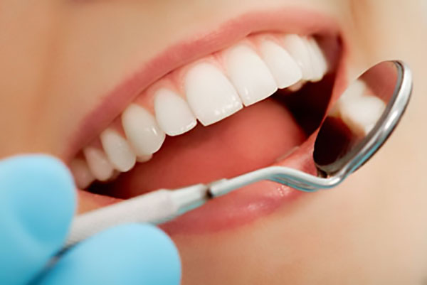 How Do Dental Procedures in Houston Improve Oral Health?