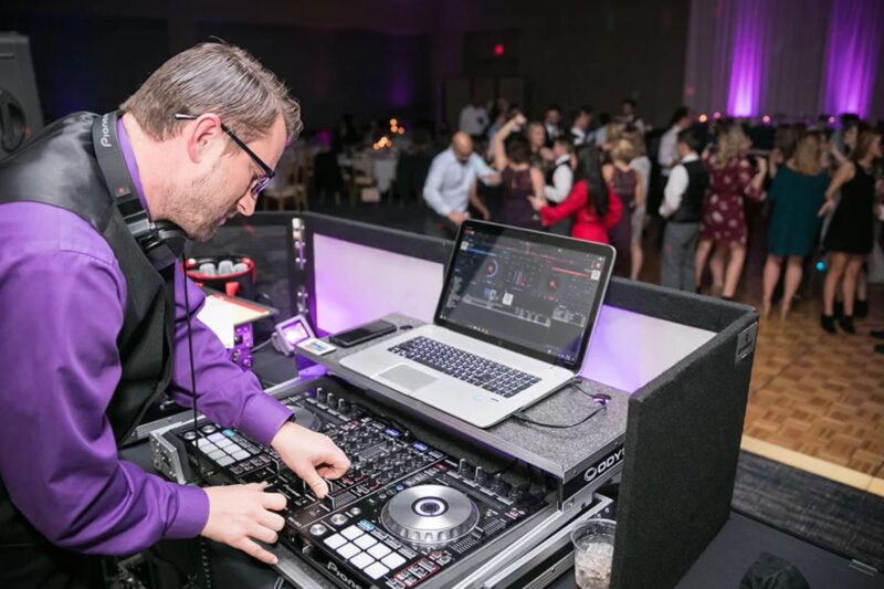 How Can DJ Services in Ontario Make Your Event Unforgettable?