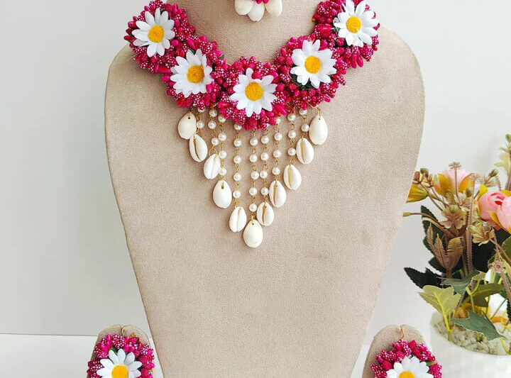 Bridal Styling Tips: How to Pick the Perfect Flower Jewellery Sets for Haldi-Mehndi