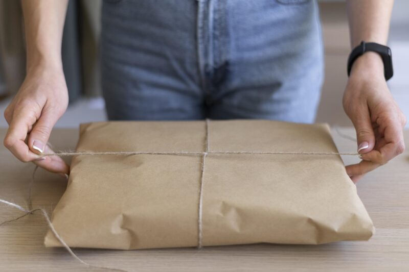Know the difference between Shipping Envelopes and Cardboard boxes