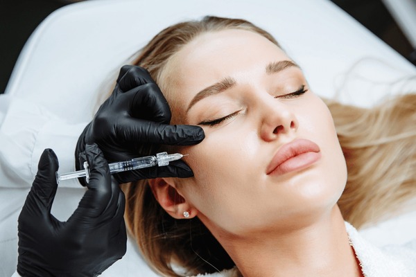 How Cheek Fillers Injections Improve Facial Symmetry