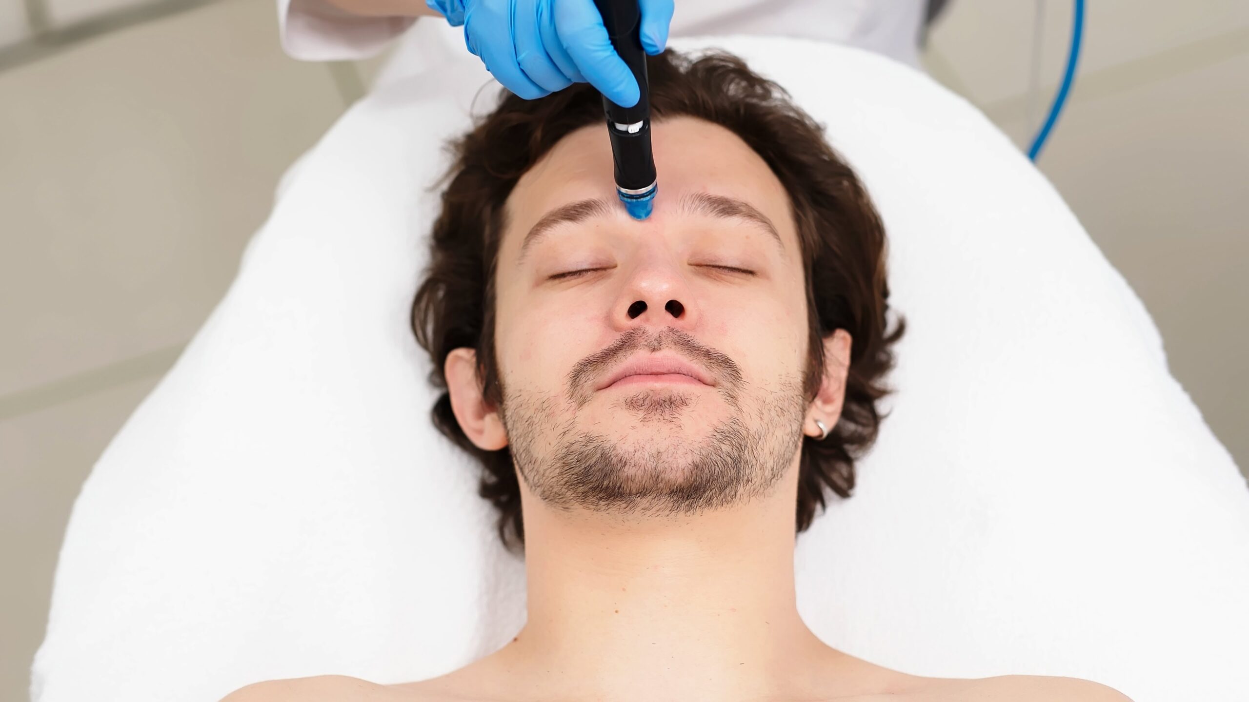How Hydrafacial Price Differs for Men and Women