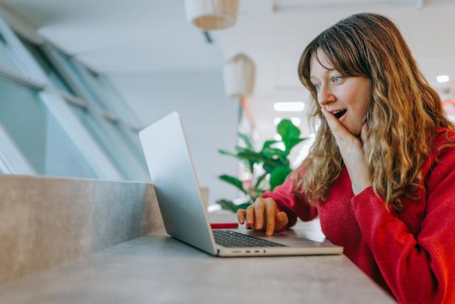 Tips for a Stress-Free Airport Experience: Monitor Your Flight Status