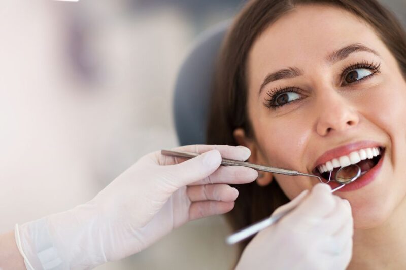 What is Cosmetic Teeth Whitening and How It Works