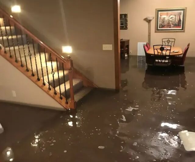 How Do Experts Remove Water During Flood Damage Restoration?