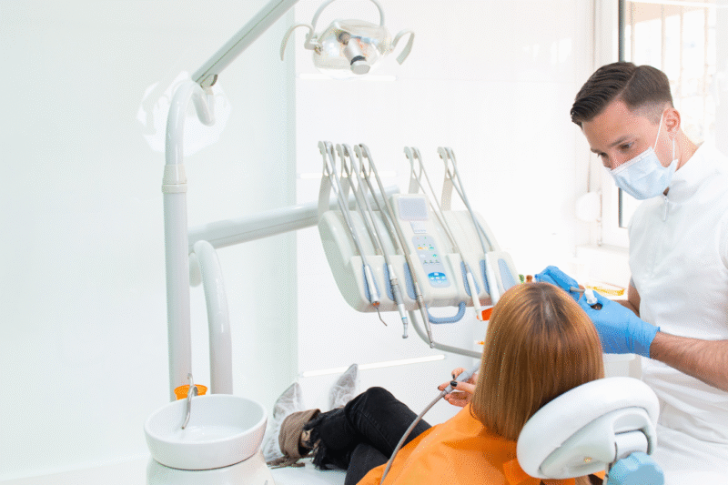 Managing Severe Tooth Pain Before Emergency Extraction
