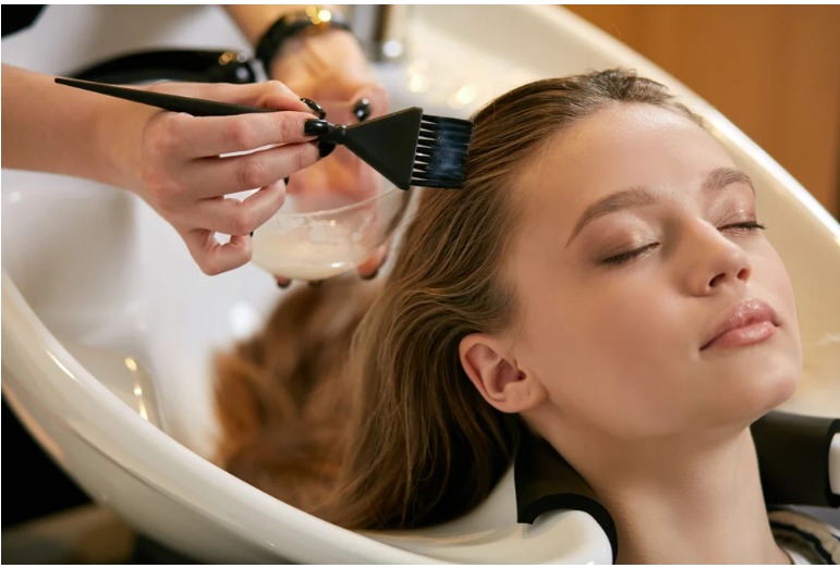 Transform Your Look Today at a Top Beauty Salon in Dubai