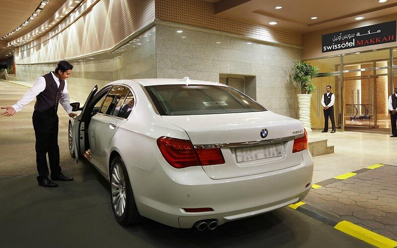 Luxury Chauffeur Car Rental in Makkah, Madinah & Jeddah: Travel the Holy Cities in Comfort