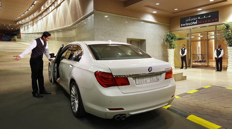 Luxury Chauffeur Car Rental in Makkah, Madinah & Jeddah: Travel the Holy Cities in Comfort