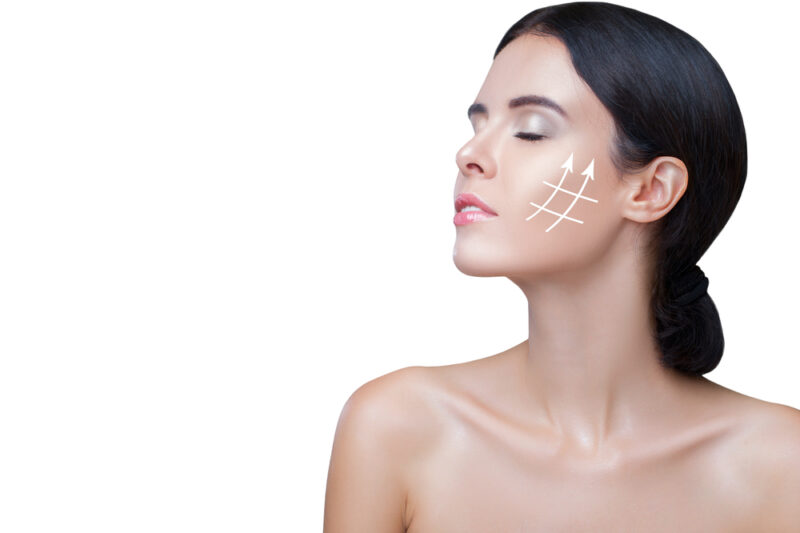 هل عملية شد الوجه بخيوط السكر أفضل من حقن الفيلر؟
