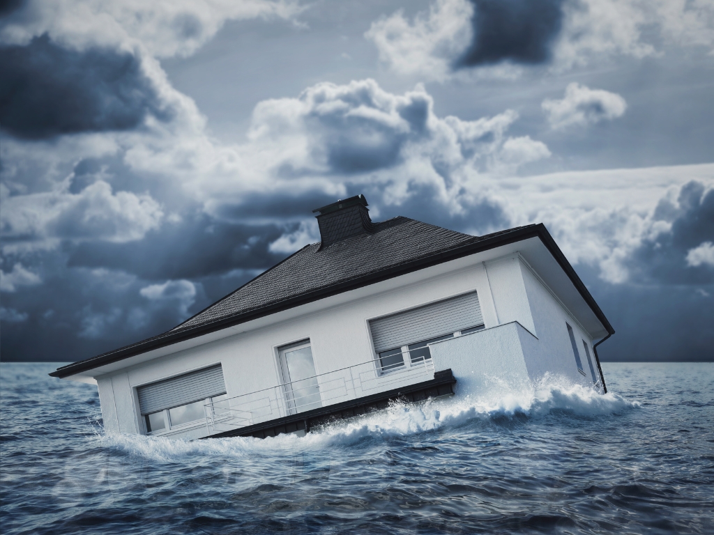 24/7 Flood Damage Restoration Services