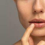 كيف يُعالج علاج شفاه المدخنين الشفاه المتضررة؟