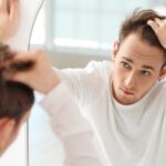 ما الذي تُعالجه عملية زراعة شعر السوالف؟