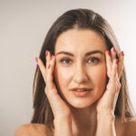 هل علاج تنعيم التجاعيد آمن للبشرة؟