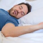 هل يُساعد علاج الشخير في علاج انقطاع النفس النومي؟