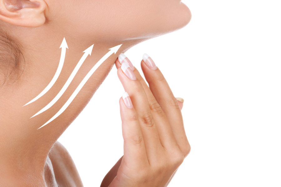 هل يُشدّ علاج نفرتيتي الجلد المترهل؟